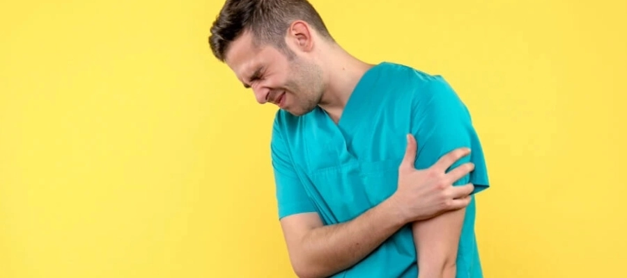 Entre as causas mais comuns de dor no braço estão lesões, tensão muscular, inflamações ou problemas nos nervos.