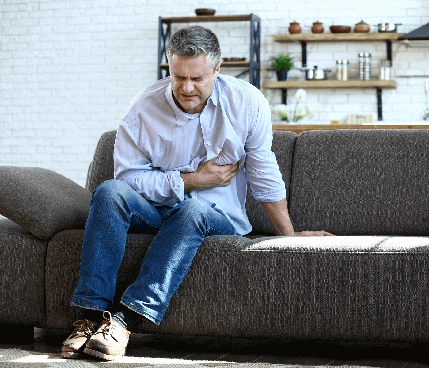 Aperto no peito e dor de cabeça: pode ser infarto agudo do miocárdio?